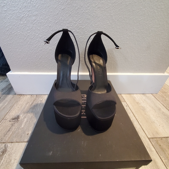 Chic Black Platform Heels - Picture 1 of 9